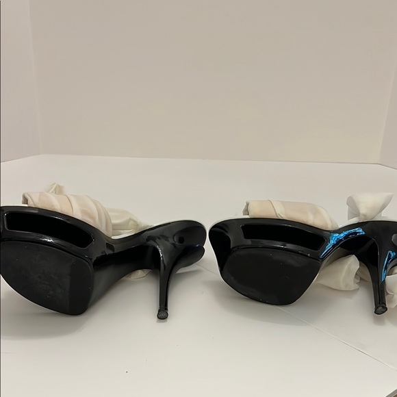 Chic Vintage White & Black Women's Stilello Heels with Lace Up Detail Size 8 - Picture 8 of 11